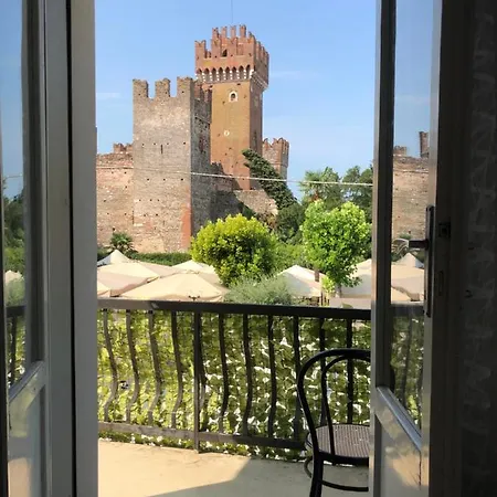 Konukevi Castello Centro Storico 3*