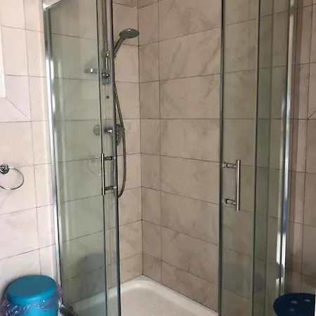 Castello Centro Storico Konukevi Lazise