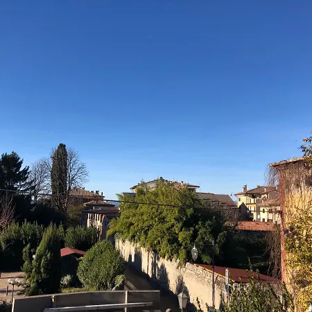 Castello Centro Storico Konukevi