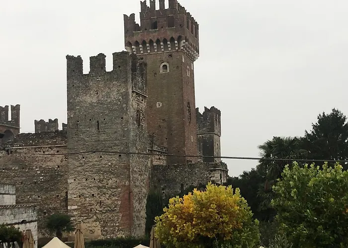Castello Centro Storico Gasthof Lazise