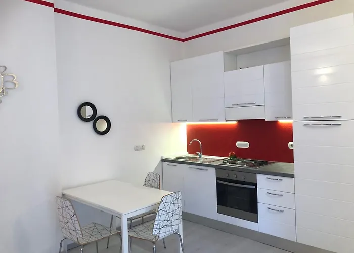 Castello Centro Storico 招待所 3*