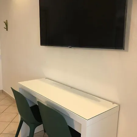 בית הארחה Castello Centro Storico לאזיסה