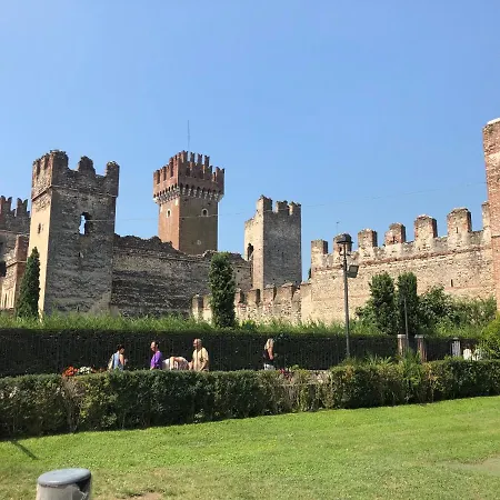 Castello Centro Storico Gasthuis Lazise